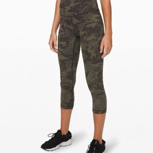 Lululemon Athletica Incognito Camo Cropped Leggings Size 6 EUC